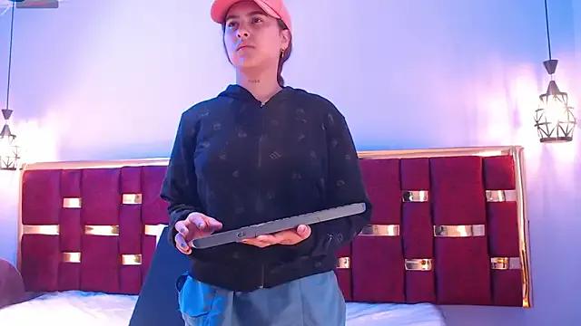 Watch StripChat's Emily_fox_3 emily_fox_3 from StripChat