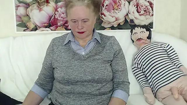 Masturbate to sexy escort FlaviaSquirts FlaviaSquirts from StripChat