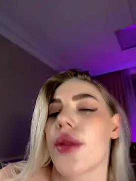 HugeBoobsAlice from StripChat