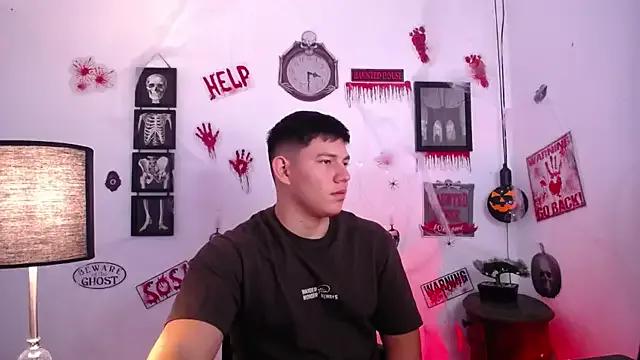 JamesCr_ from StripChat