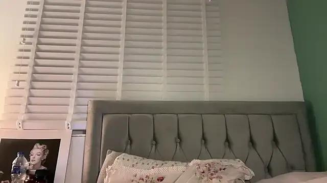 Explore StripChat's Leylah_Linda Leylah_Linda from StripChat