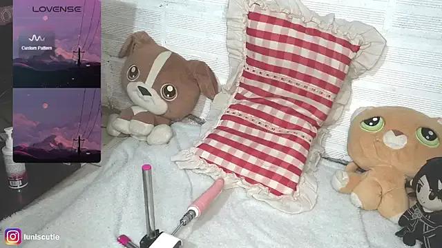 Admire 23 years old lunacutie from StripChat lunacutie from StripChat