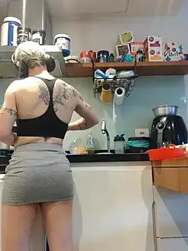 Join StripChat's Monroecarolina Monroecarolina from StripChat