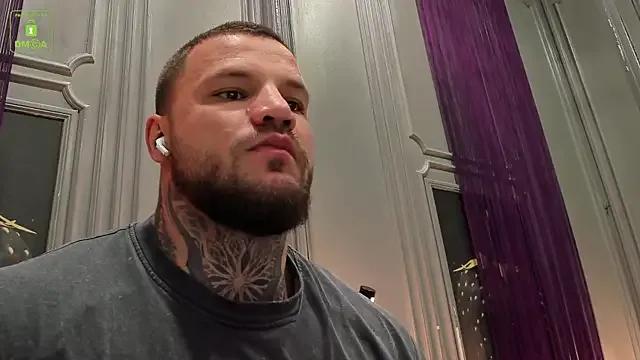 Join sweet performer OliverSport OliverSport from StripChat