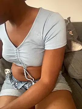 PrettyNina77 from StripChat