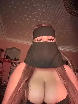 Queentaraf999 from StripChat