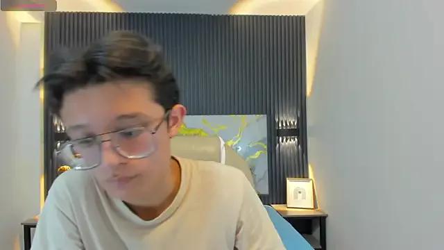 SantiagoRusso18 from StripChat