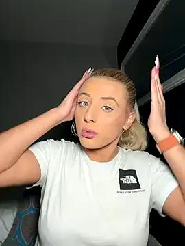 Discover naked camwhore Strongqueen Strongqueen from StripChat