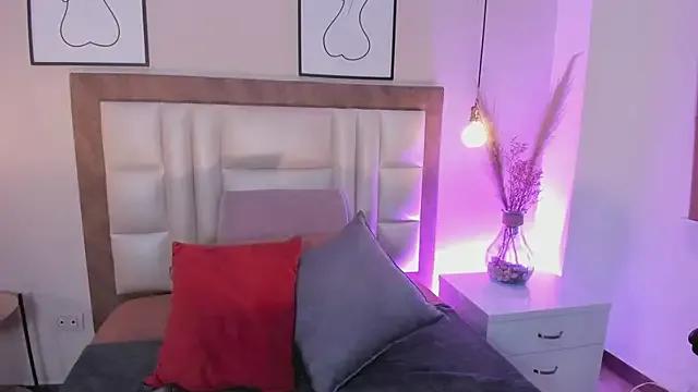 Watch VelvettCrowee, she wants to masturbate for you VelvettCrowee from StripChat